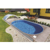 Ovaler Pool mit Abdeckung installiert