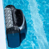 Beatbot AquaSense – Poolroboter an der Wasseroberfläche