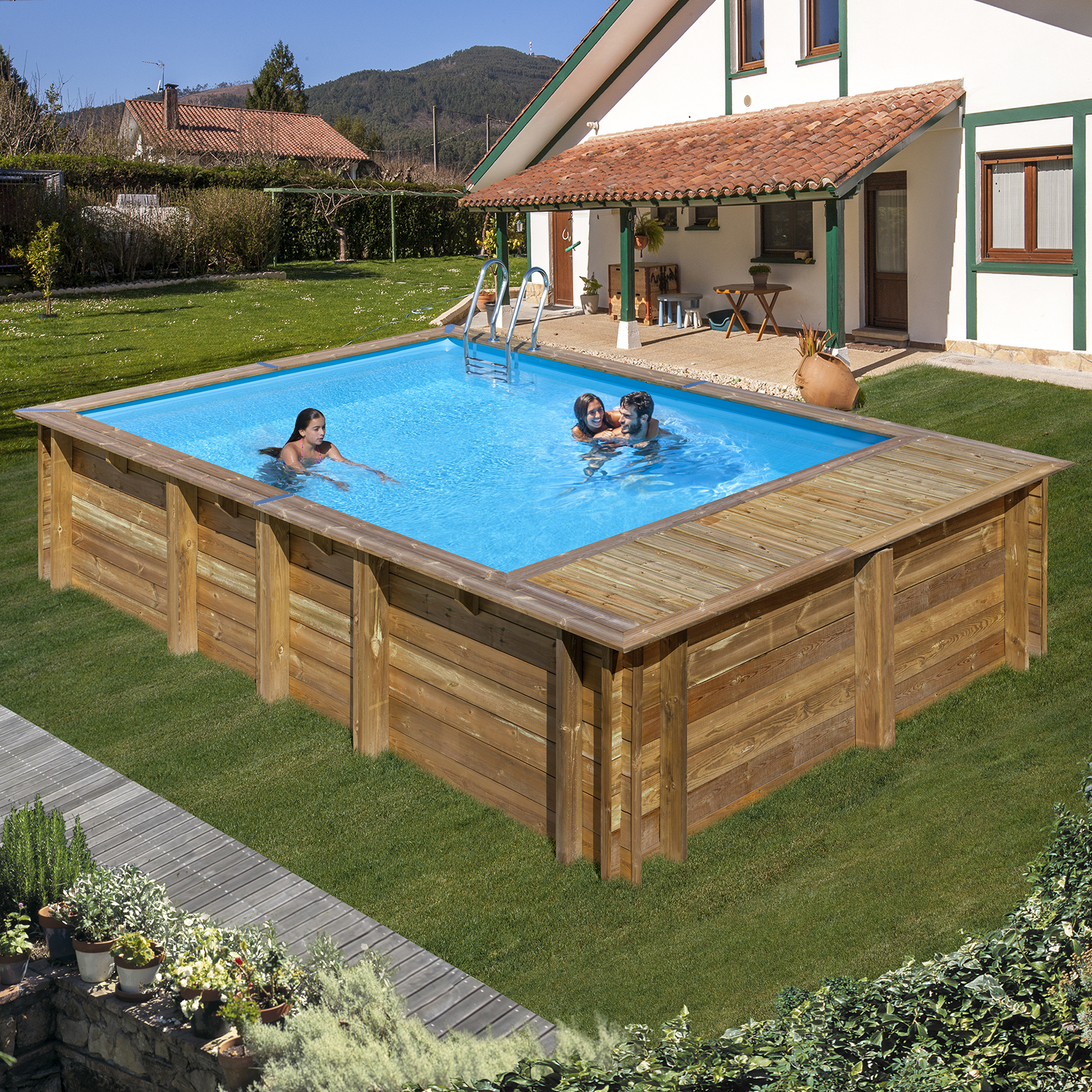 Evora Plus Pool im Garten